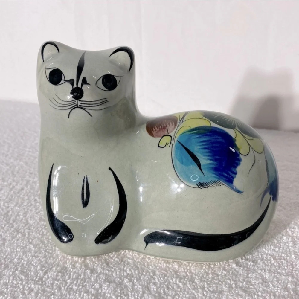 Vintage Tonala Mexico Folk Art Grey Painted Ceramic Cat Statue